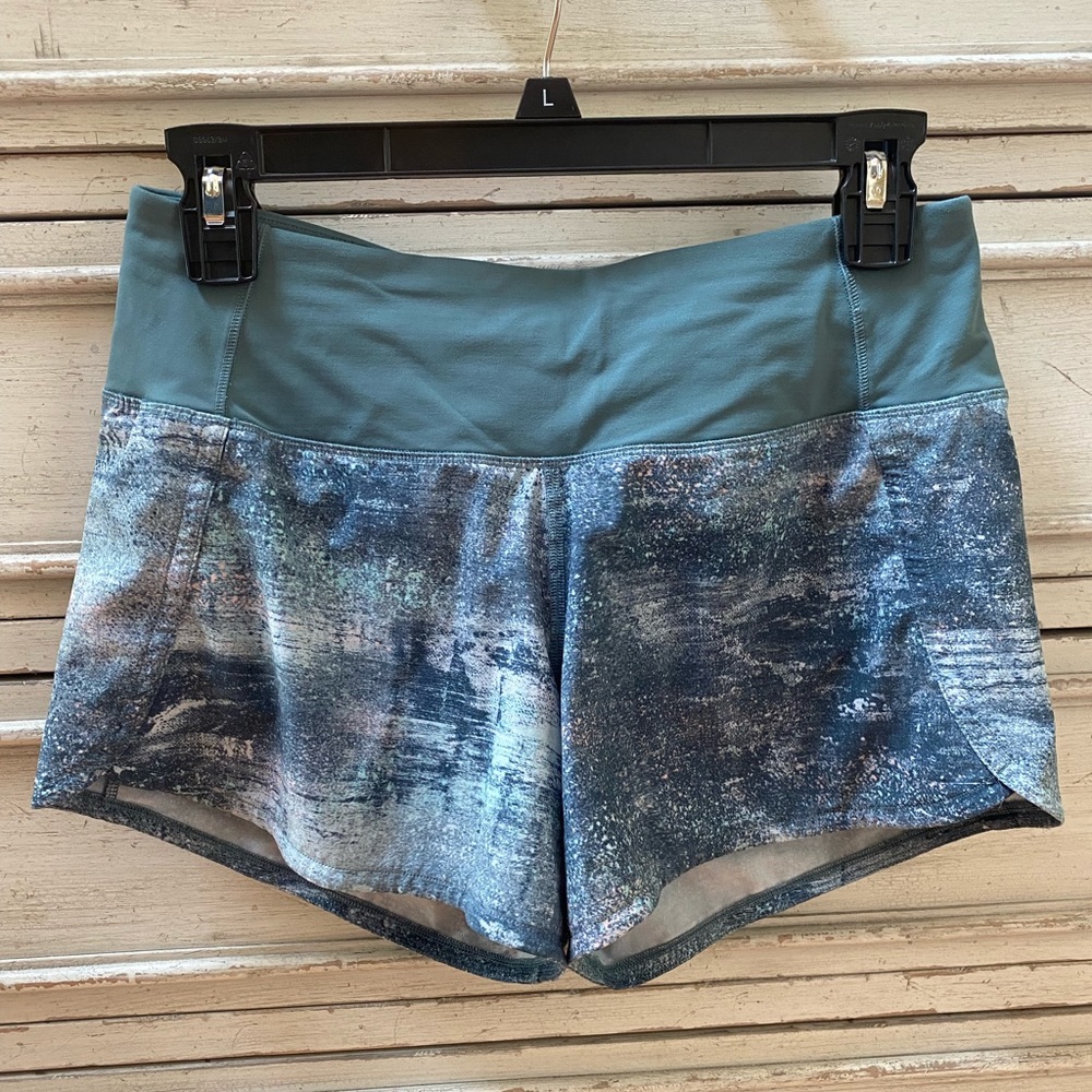 Lululemon Speed Up Shorts sz 4